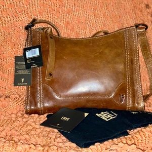 😳NEW!! Frye Melissa Zip Crossbody- Cognac